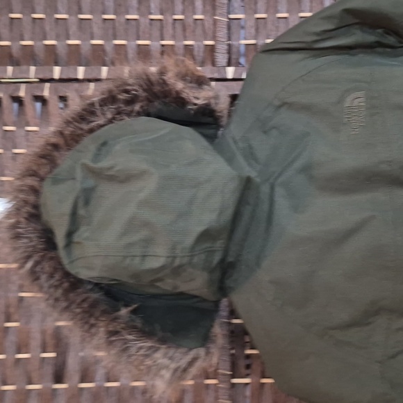 The North Face Hyvent Parka - Goose down fill - Green with faux fur hood - Picture 8 of 8